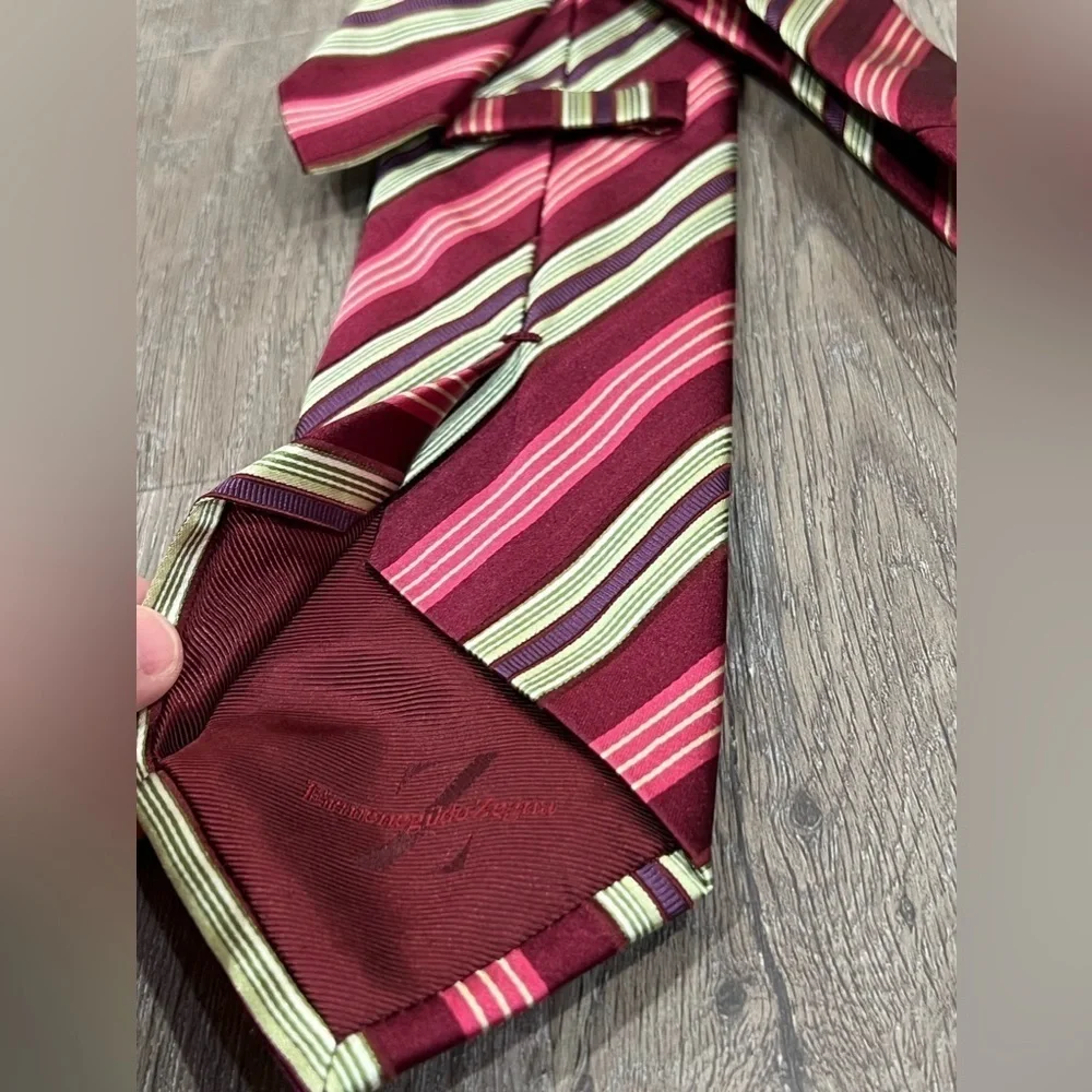 Ermenegildo Zegna Red Power Stripe Made in Italy 100% Silk Designer Tie EUC